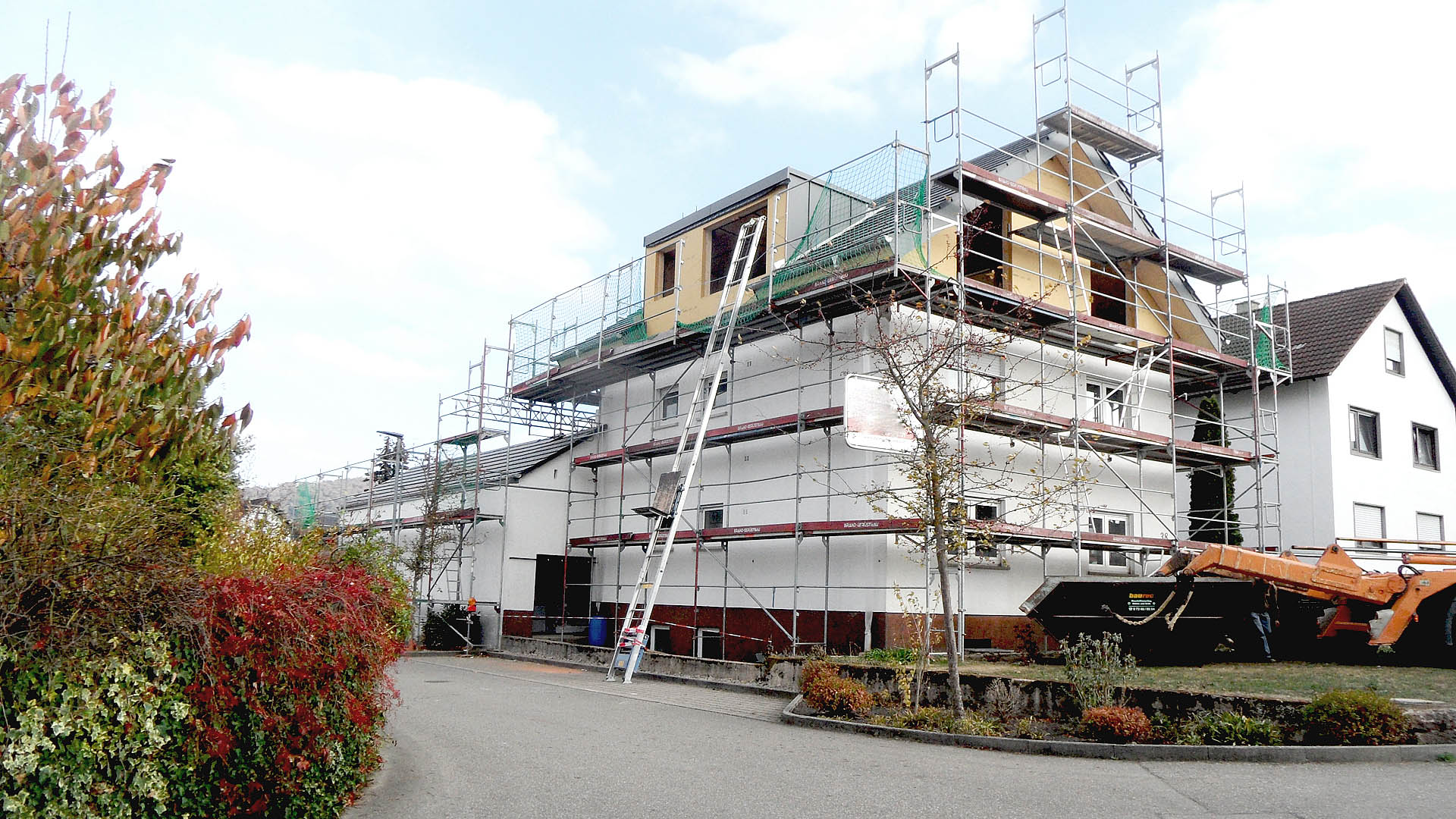 Sanierung und Dacherneuerung Zweifamilienhaus